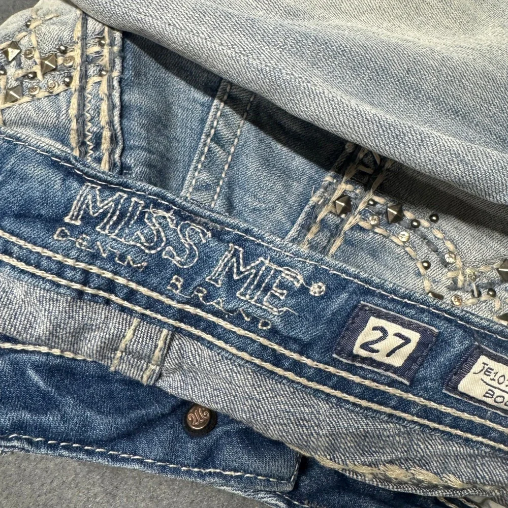 Miss Me Jeans Womens 27 (29x33 ACTUAL) Bootcut Faded Wash Embellished Blue Denim
